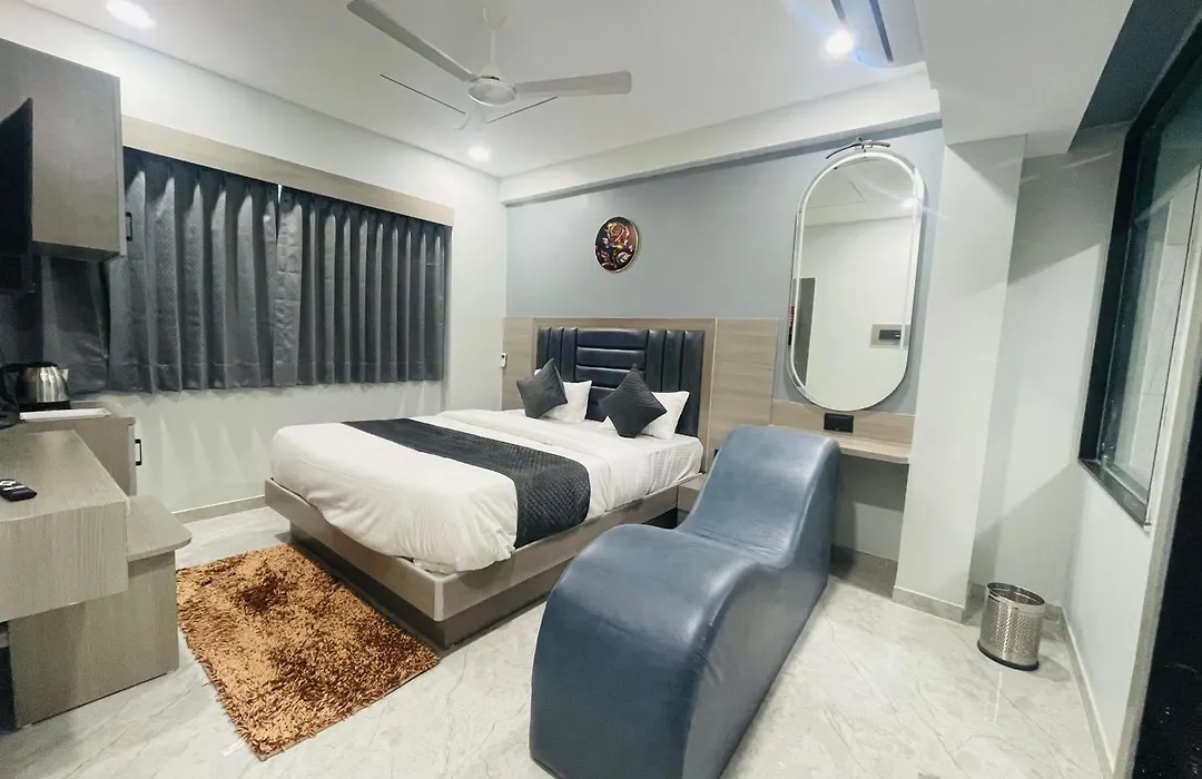 Hotel Grand Lake-1