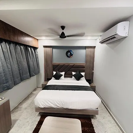 Hotel Grand Lake-2